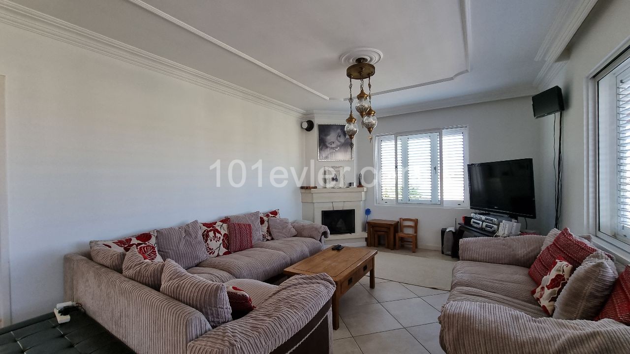 3+1 Freistehende Villa Zum Verkauf In Kyrenia / Yesiltepe ** 