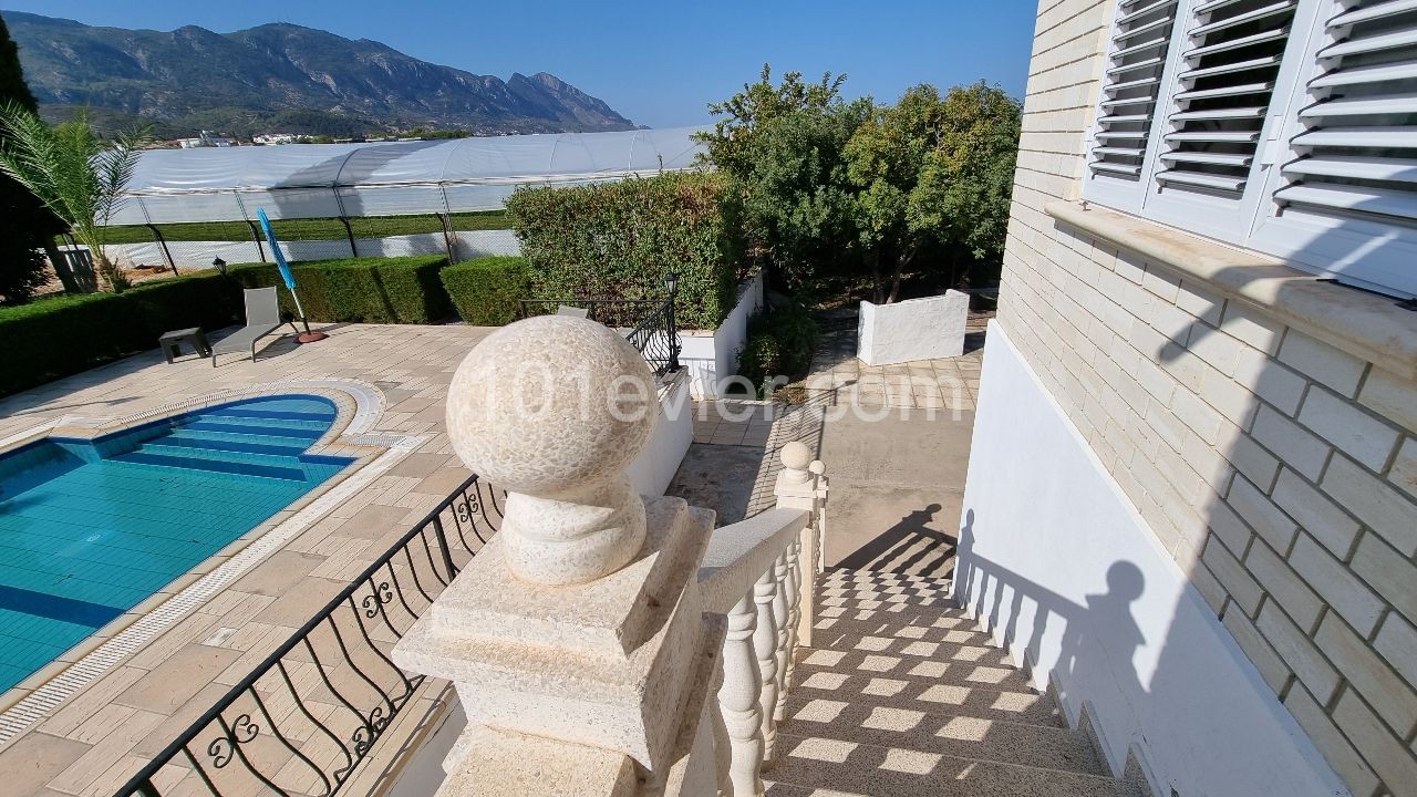 3+1 Detached Villa For Sale in Girne / Yesiltepe ** 