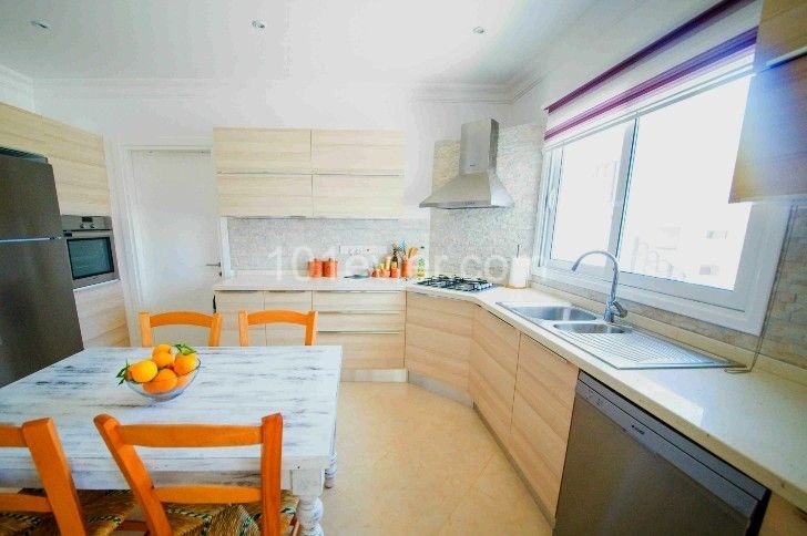 3+1 Penthouse Mit Meerblick In Kyrenia / Esentepe ** 