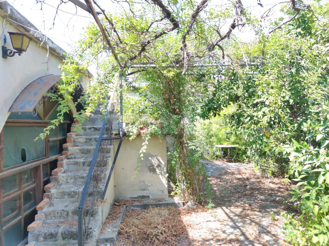 Altes zypriotisches Haus mit großem Garten zum Verkauf in Lapta ** 