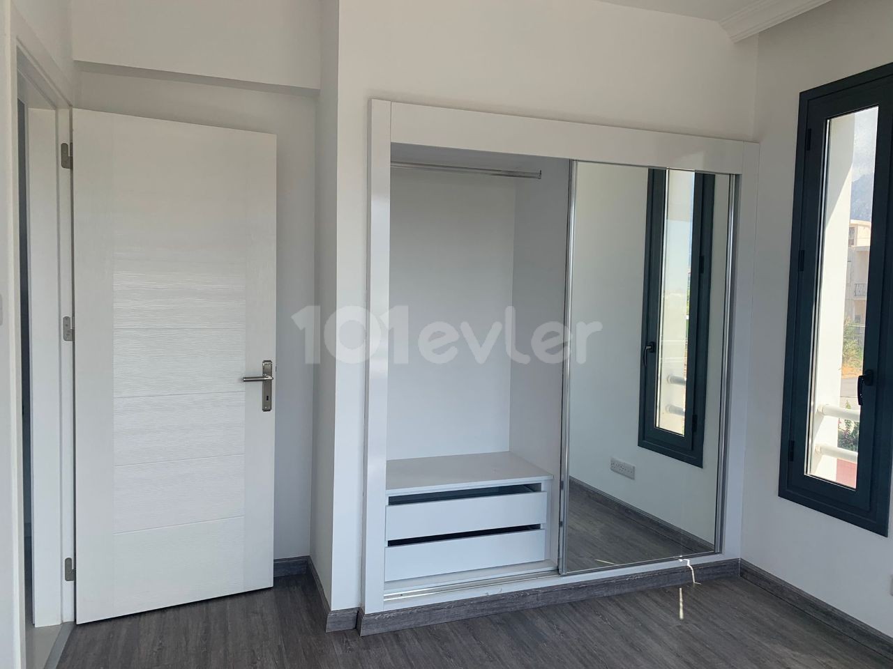 Kyrenia Alsancak 2 + 1 Apartment for Sale within Walking Distance of the Sea ** 