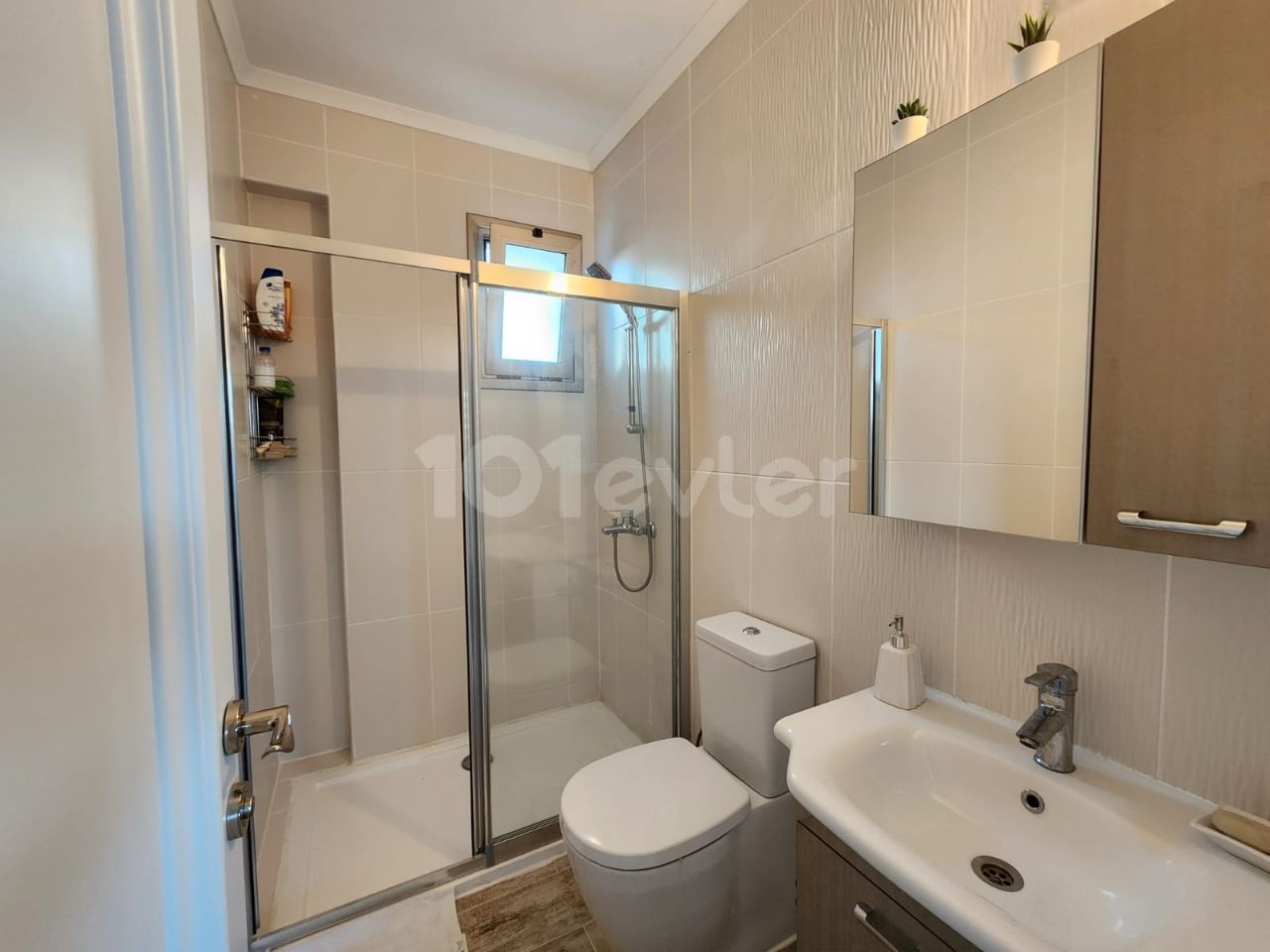 Girne Alsancak'ta 2+1Teraslı, Havuzlu Kiralık Daire