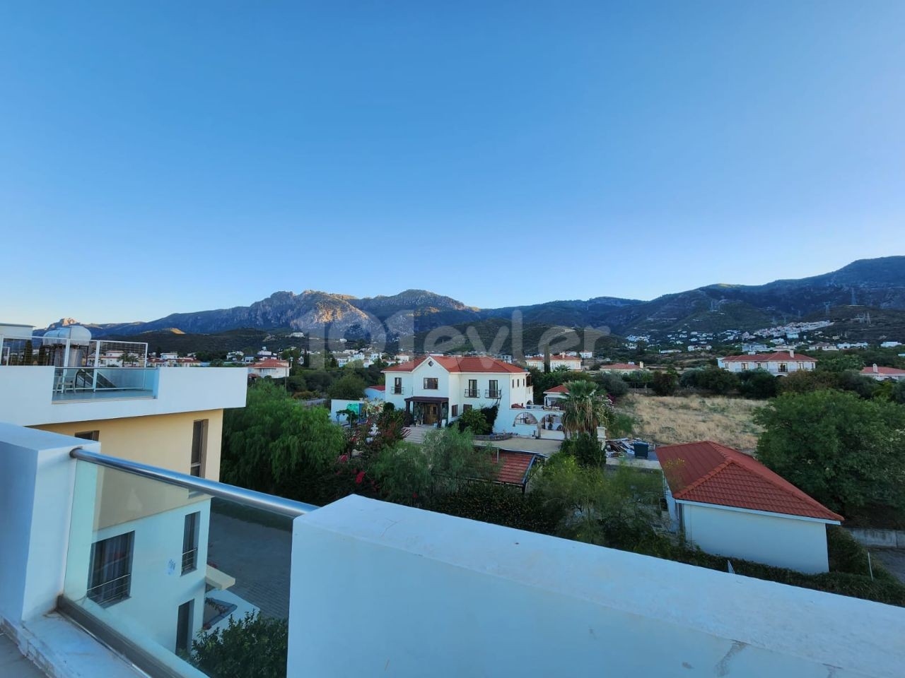 Flat To Rent in Alsancak, Kyrenia