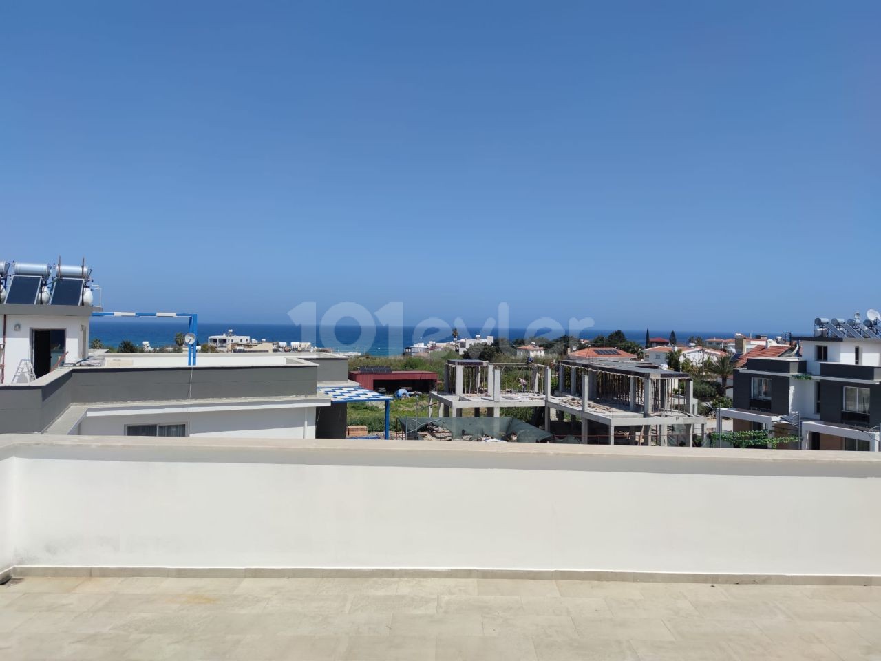 Neue 3+1 Wohnung mit Meerblick-Terrasse zu vermieten in Karsiyaka in Gehweite zum Meer