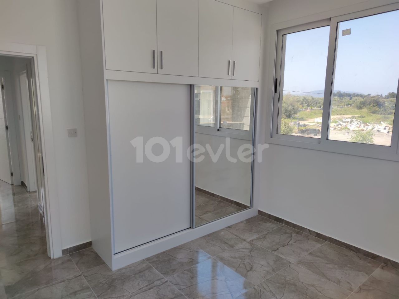 Neue 3+1 Wohnung mit Meerblick-Terrasse zu vermieten in Karsiyaka in Gehweite zum Meer