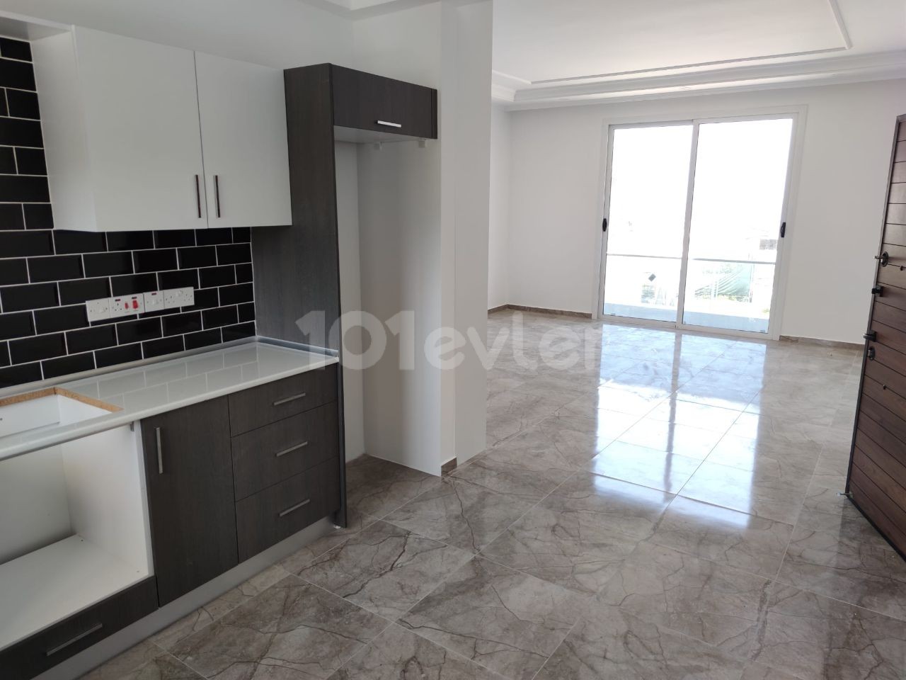 New 3+1 Flat With Sea View Terrace Within Walking Distance To The Sea For Rent In Karşıyaka