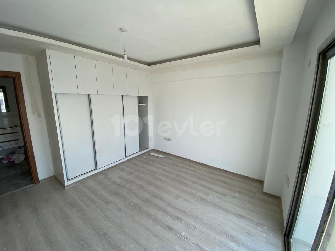 3+1 Flat With Sea View In A Building With Elevator In The Center Of Kyrenia