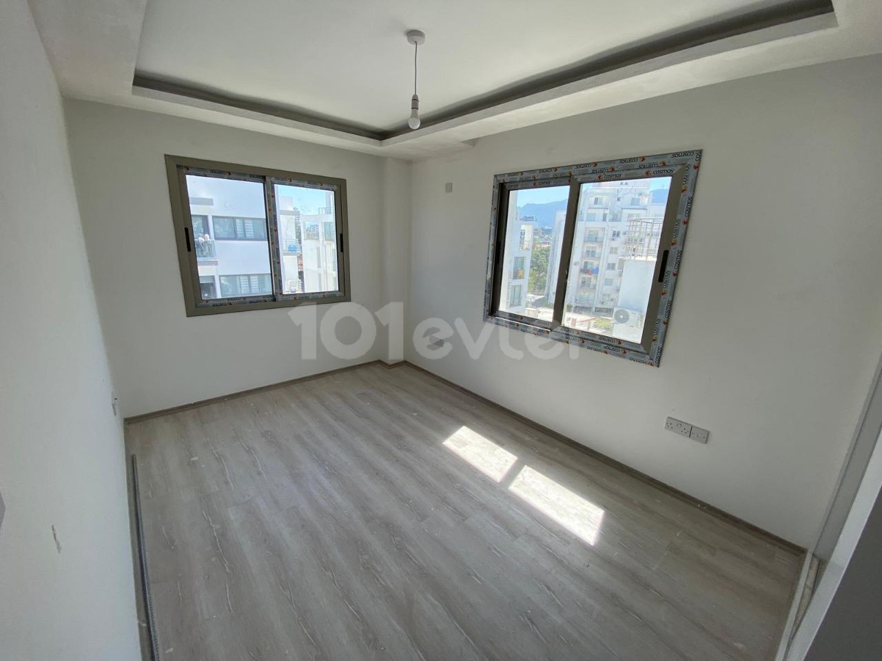 3+1 Flat With Sea View In A Building With Elevator In The Center Of Kyrenia