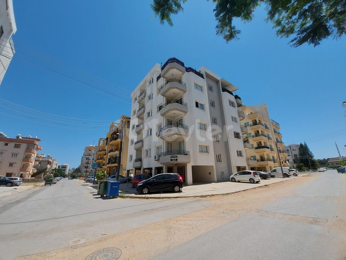 Satılık Aile Apartmaninda 2+1 Geniş Teraslı Penthouse Daire