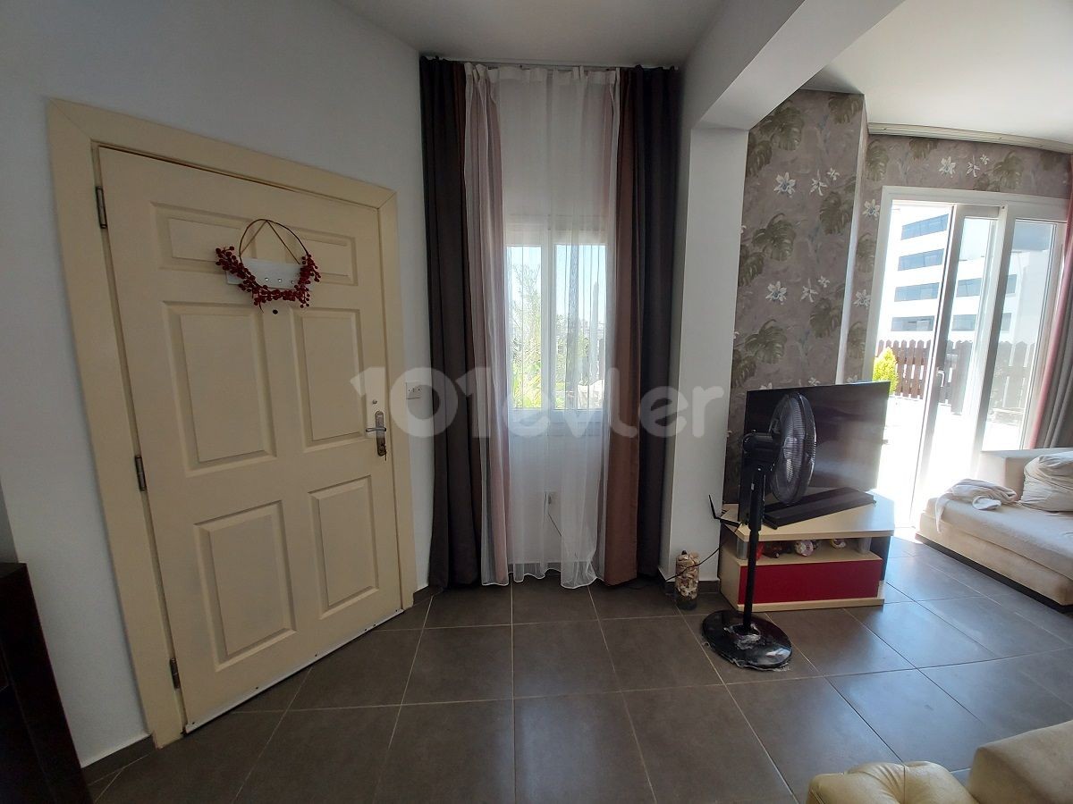 Satılık Aile Apartmaninda 2+1 Geniş Teraslı Penthouse Daire