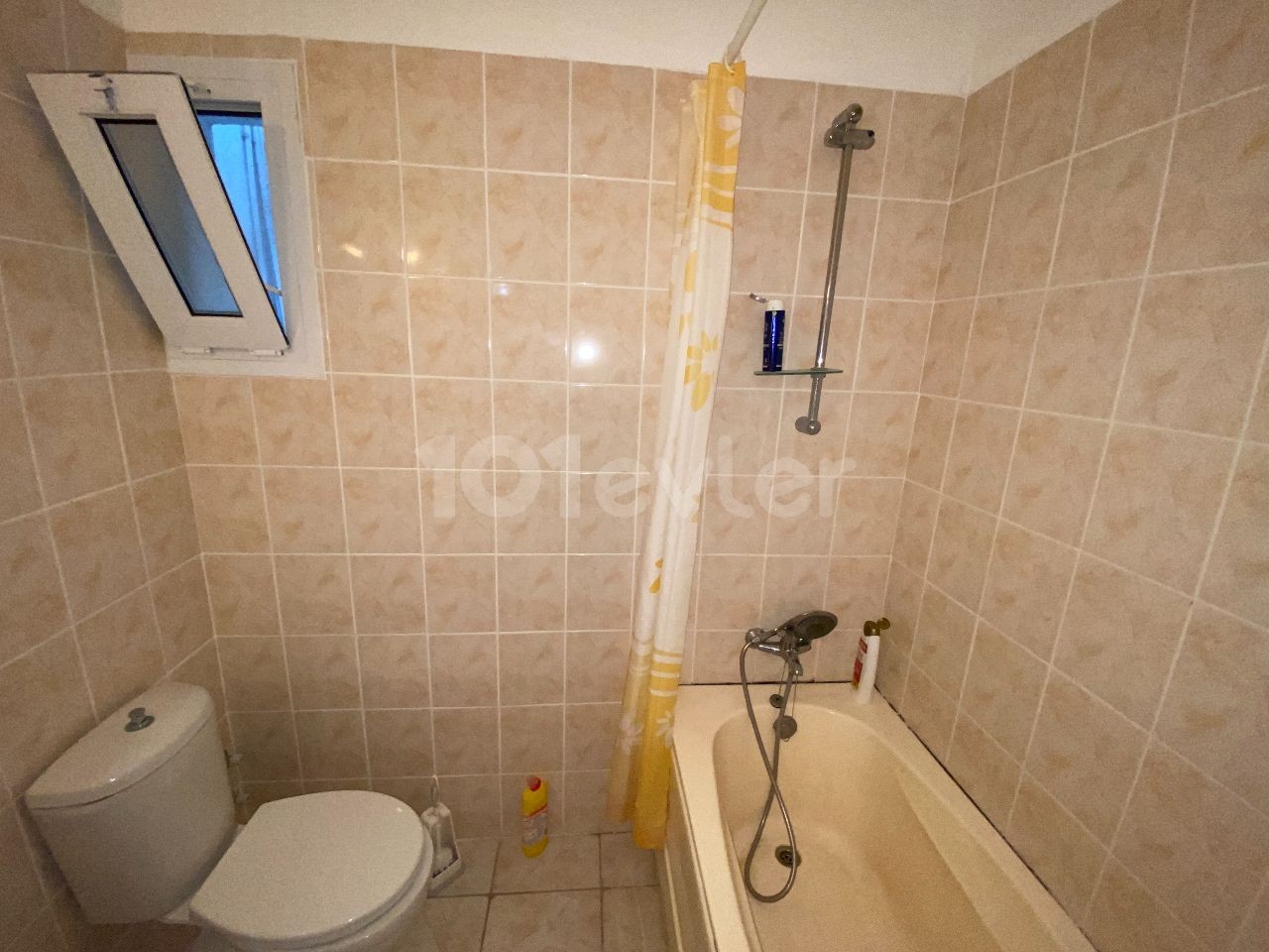 Girne Alsancak Bölgesinde Havuzlu Sitede Kiralık 3+1 Daire