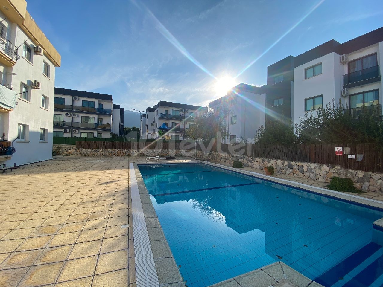 3+1 Wohnung zur Miete auf einem Grundstück mit Pool in der Region Kyrenia Alsancak