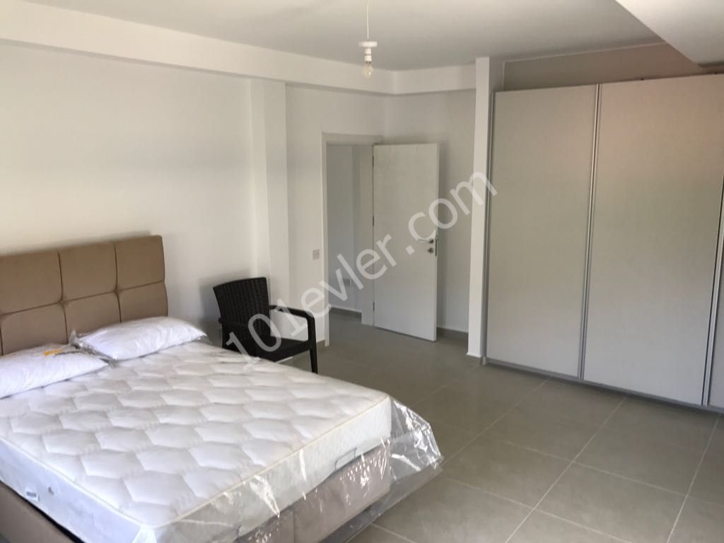 Girne Alsancak'ta Site İcerisinde Kiralık 1+1 Daire 