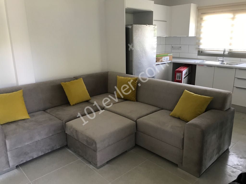 Girne Alsancak'ta Site İcerisinde Kiralık 1+1 Daire 