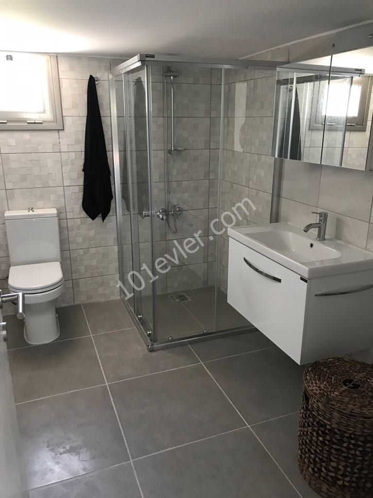 Girne Alsancak'ta Site İcerisinde Kiralık 1+1 Daire 