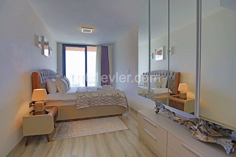  Luxurious 3 Bed Apartment in Prestigious Building  