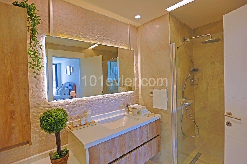  Luxurious 3 Bed Apartment in Prestigious Building  