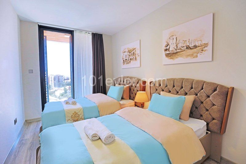  Luxurious 3 Bed Apartment in Prestigious Building  