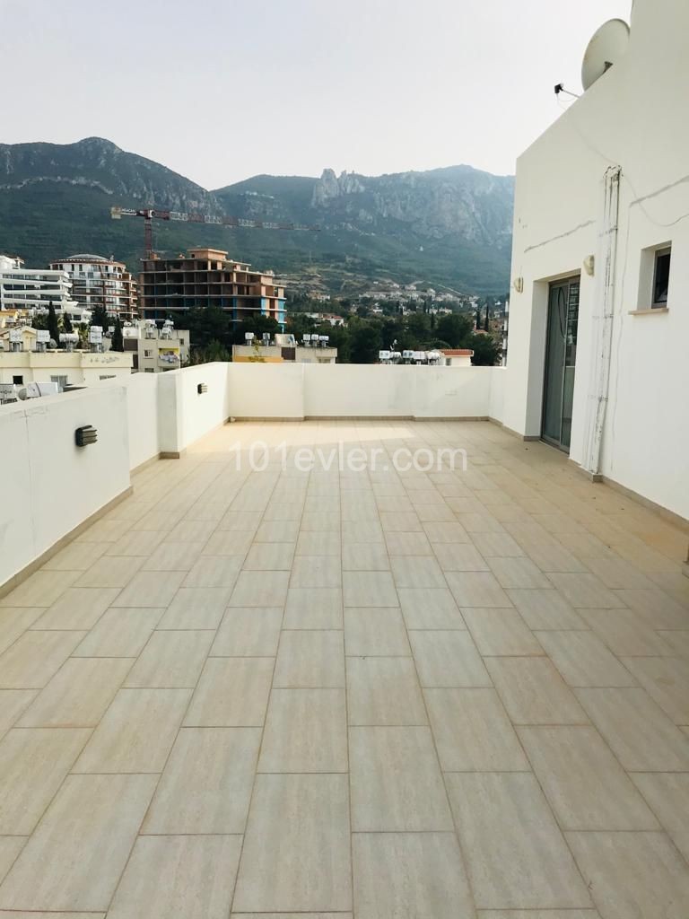 GİRNE MERKEZ'DE 2+1 KİRALIK PENTHOUSE