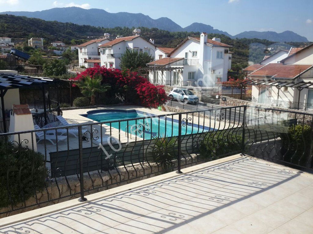 4 BEDROOM FLAT FOR RENT KYRENİA IN ESENTEPE