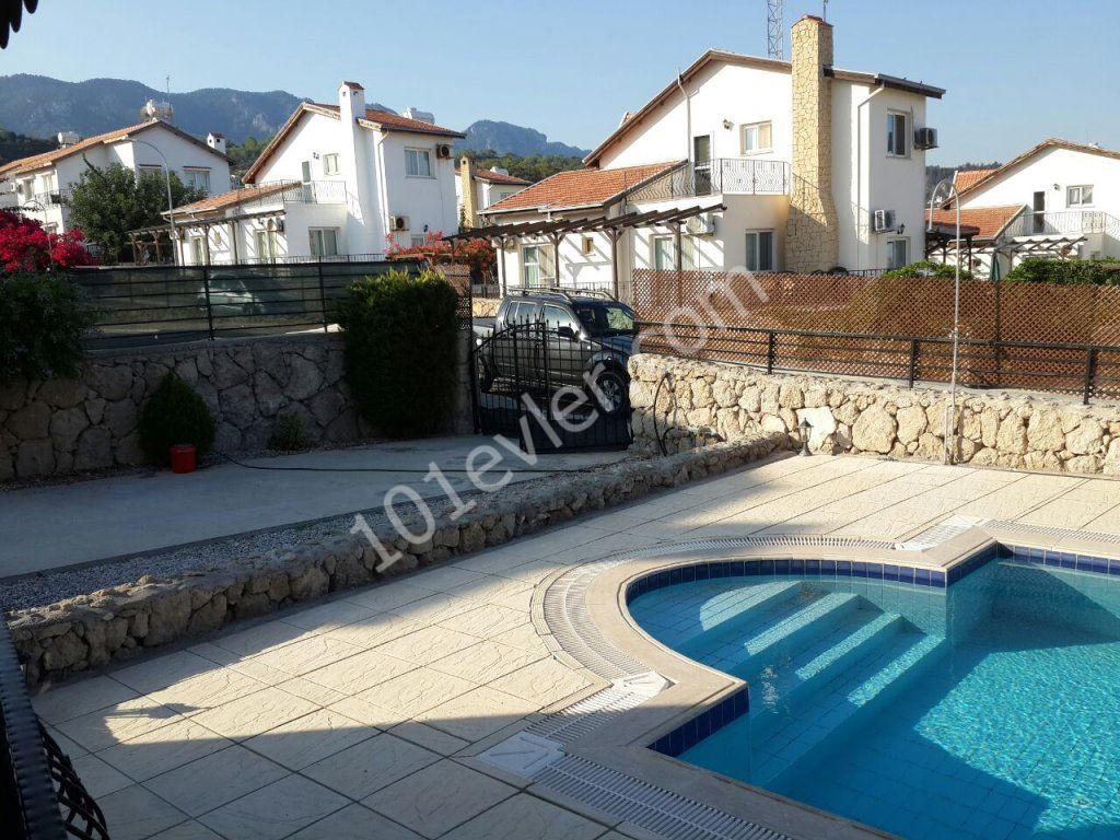 4 BEDROOM FLAT FOR RENT KYRENİA IN ESENTEPE