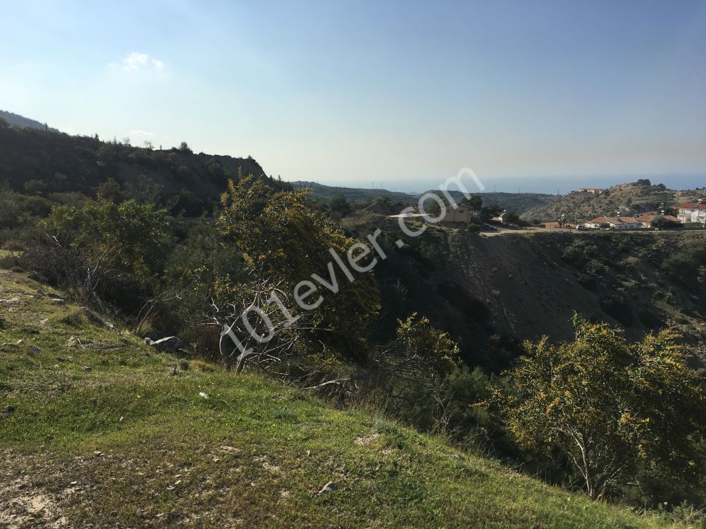 Residential Zoned Plot For Sale in Arapköy, Kyrenia