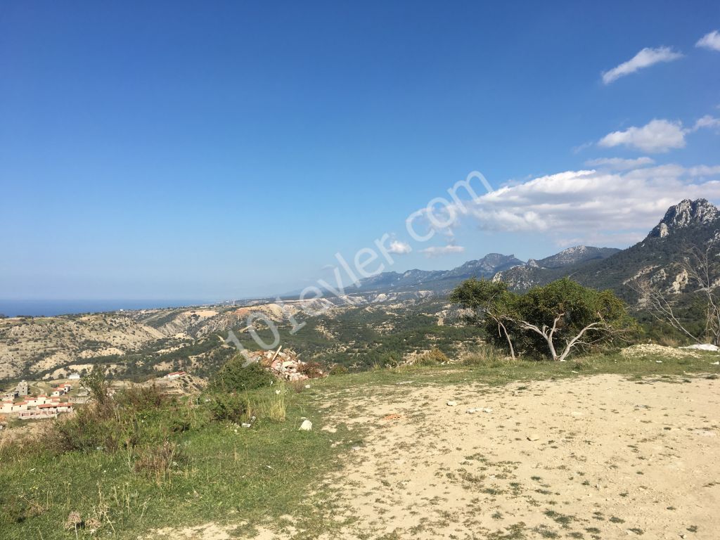 Residential Zoned Plot For Sale in Arapköy, Kyrenia