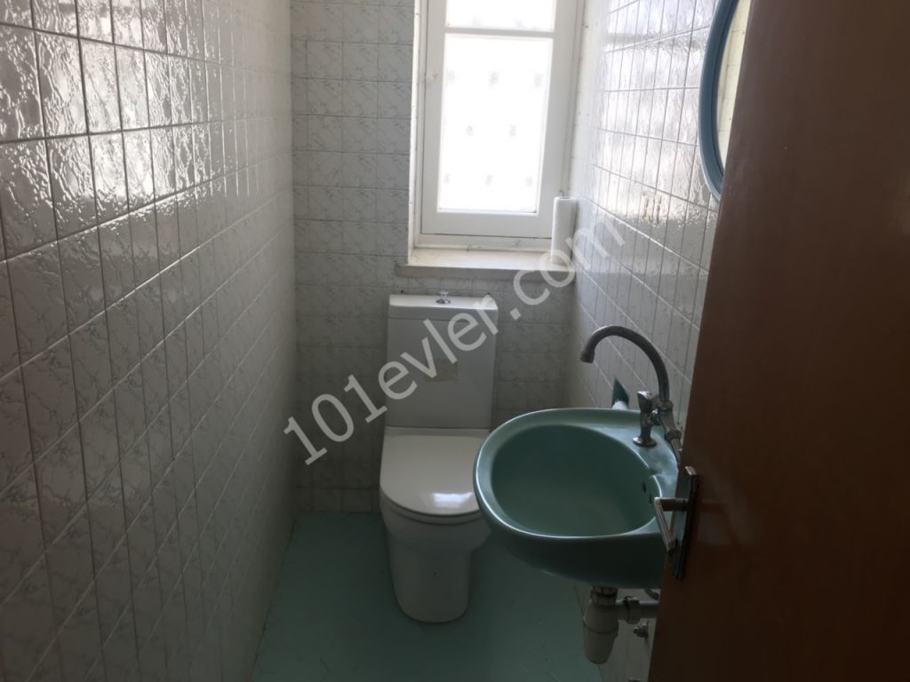 KÖŞKLÜÇİFTLİK'TE 4+1 BÜRO / OFİS OLMAYA MÜSAİT İŞ YERİ 1200 STG