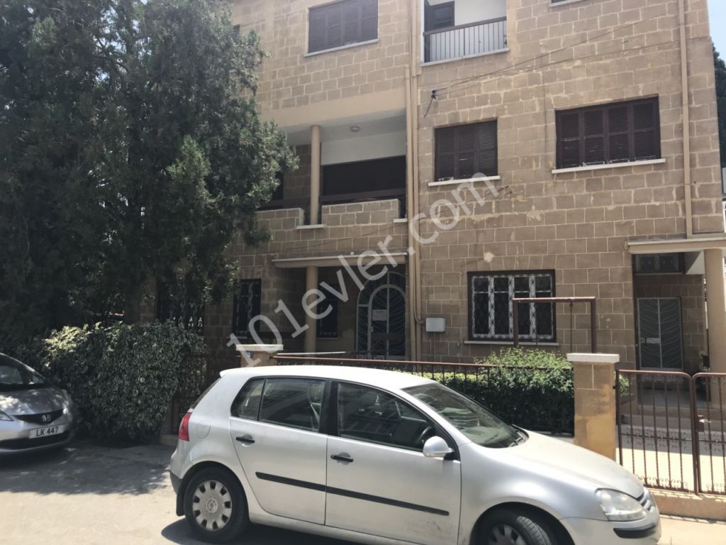 KÖŞKLÜÇİFTLİK'TE 4+1 BÜRO / OFİS OLMAYA MÜSAİT İŞ YERİ 1200 STG