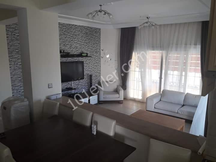 GİRNE’DE 3+1 SATILIK PENTHOUSE 100000 STG