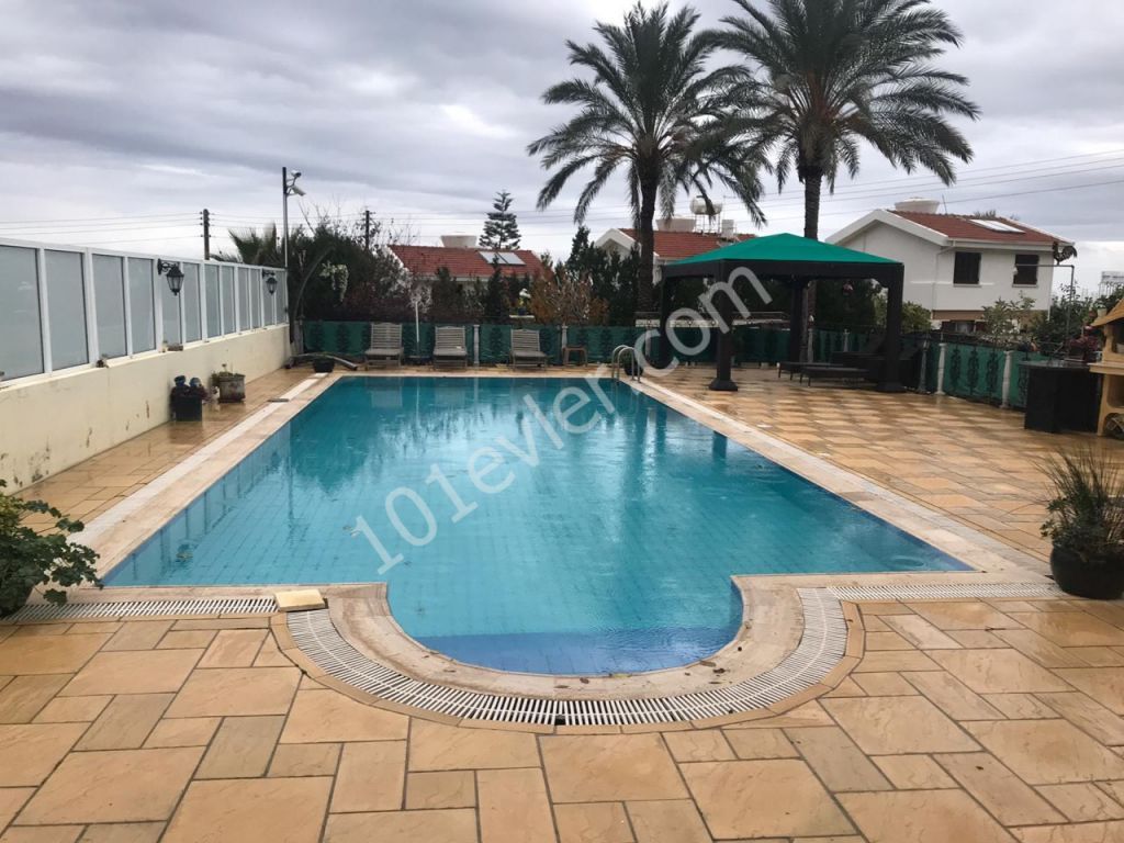 Girne Bellapais’de 5+2 Tripleks Villa 595000 STG