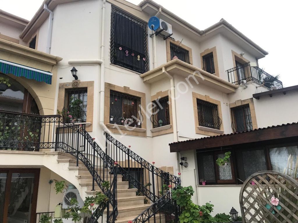 Girne Bellapais’de 5+2 Tripleks Villa 595000 STG