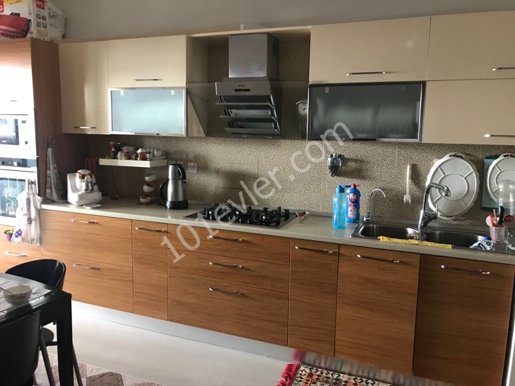 Hamitköy’de 3+1 180+40 m2 Satılık Müstakil İkiz Viila Tipi 110000 STG