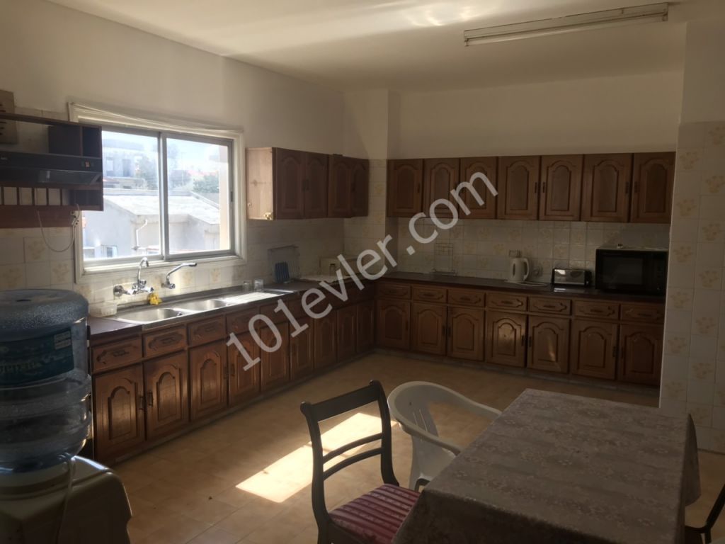 Gönyeli’de 4+1 kiralık aylık ödemeli Eşyalı Daire 300 STG