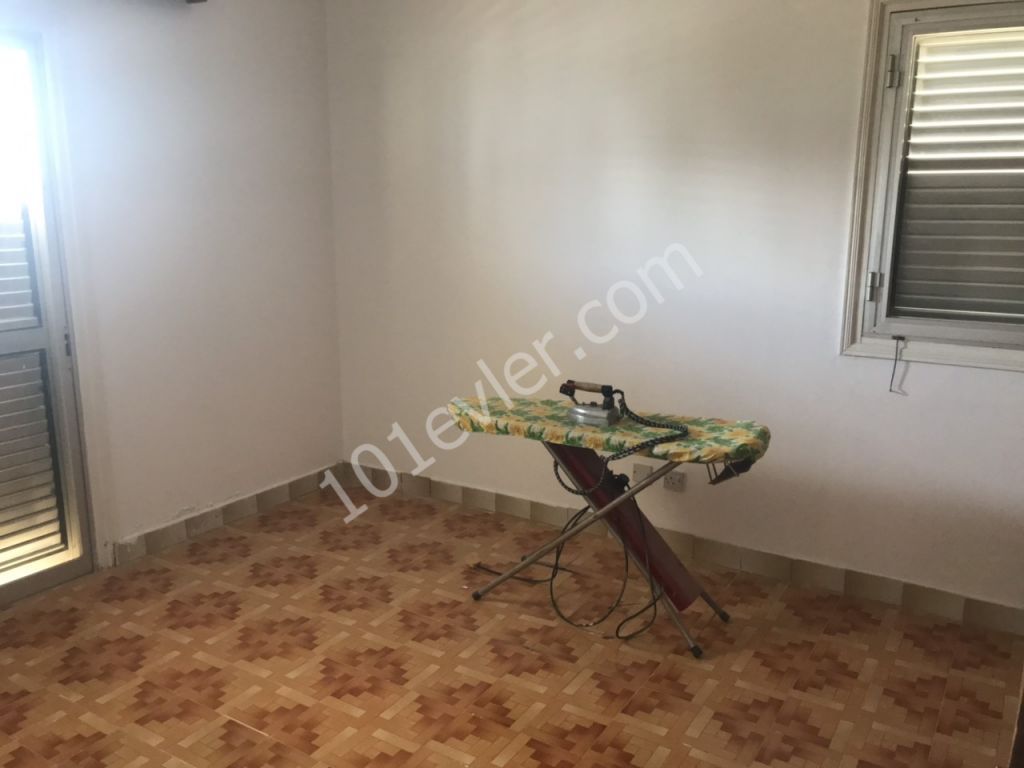 Gönyeli’de 4+1 kiralık aylık ödemeli Eşyalı Daire 300 STG