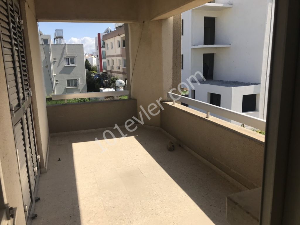 Gönyeli’de 4+1 kiralık aylık ödemeli Eşyalı Daire 300 STG