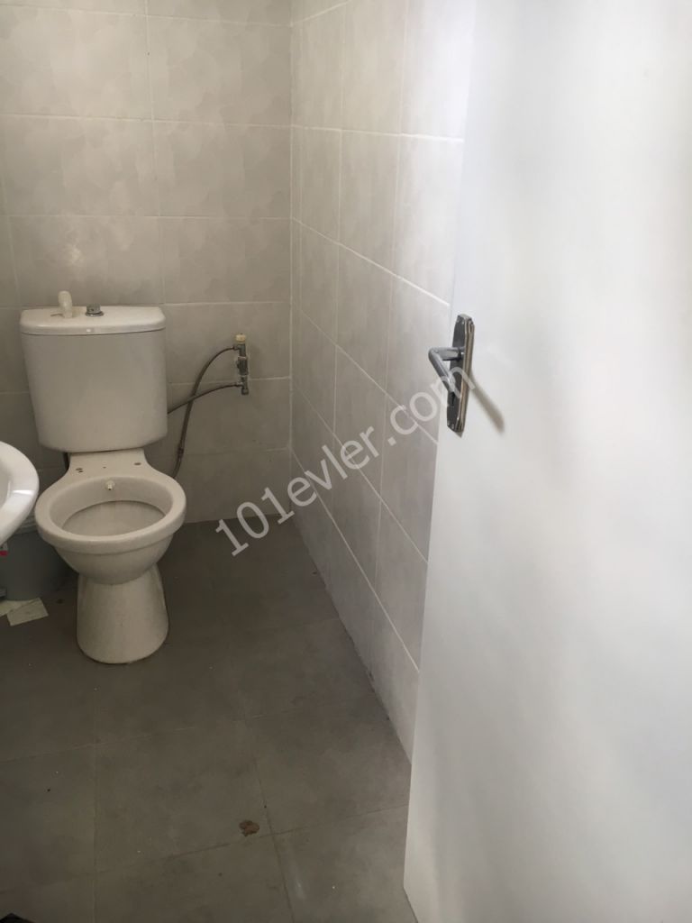 Lefkoşa Köşklüçüftlik’de 120 m2 Sende Katlı Kiralık İşyeri 550 STG