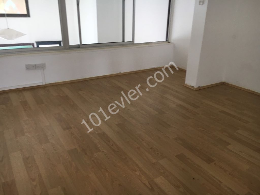 Lefkoşa Köşklüçüftlik’de 120 m2 Sende Katlı Kiralık İşyeri 550 STG