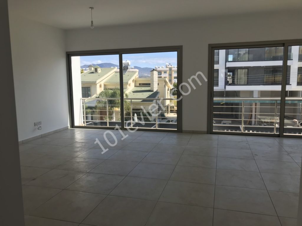 Lefkoşa Kermiya’da 2+1 80 m2 Yıllık ödemeli Kiralık İşyeri 350 STG