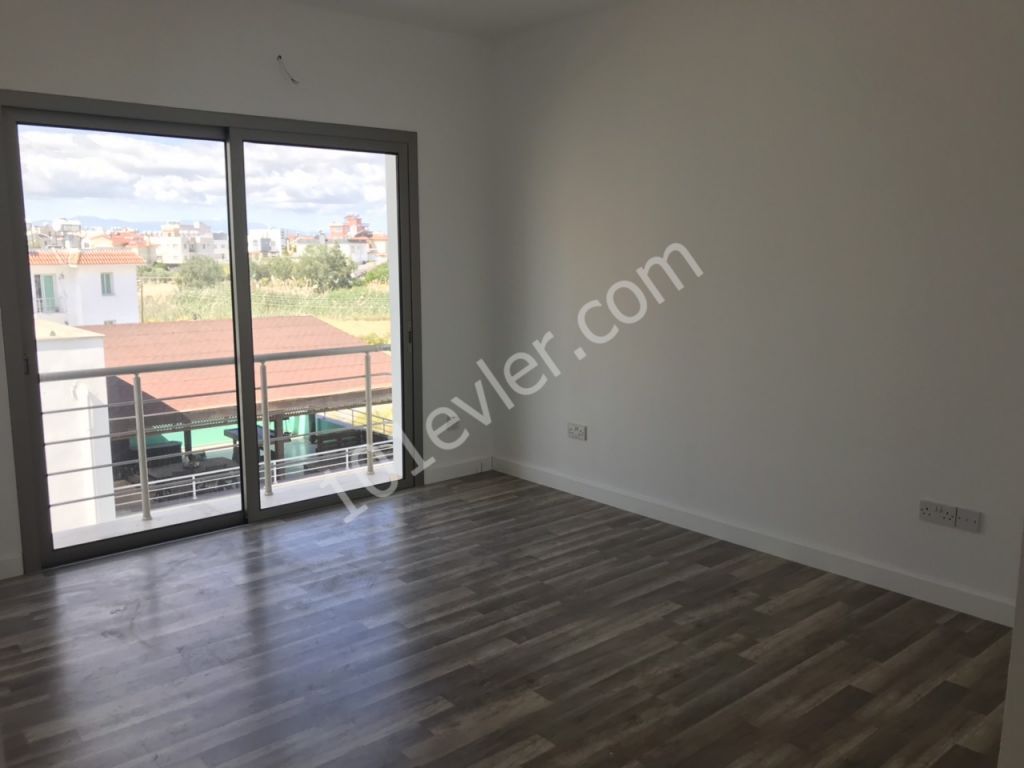 Lefkoşa Kermiya’da 2+1 80 m2 Yıllık ödemeli Kiralık İşyeri 350 STG