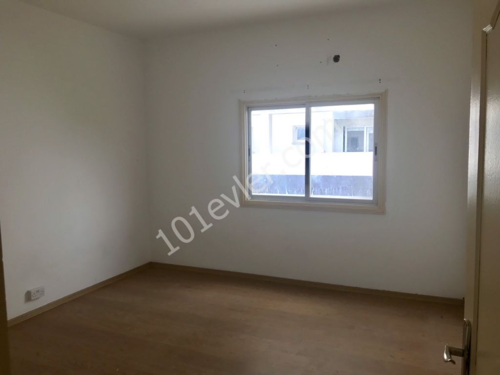 Lefkoşa K.Kaymaklı’da 5+2 280 m2 Kiralık İşyeri 4000 TL