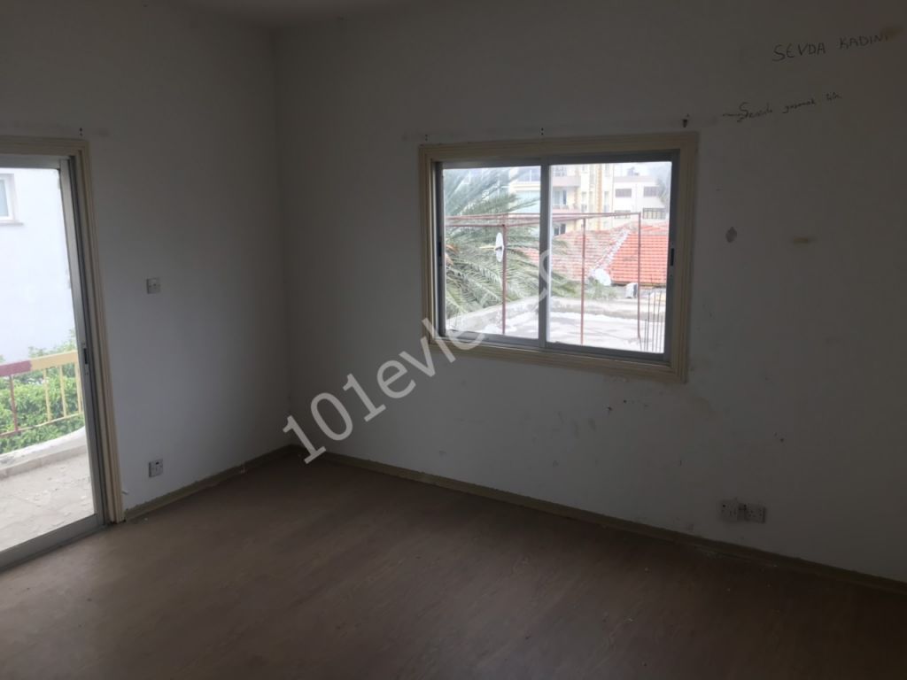 Lefkoşa K.Kaymaklı’da 5+2 280 m2 Kiralık İşyeri 6000 TL