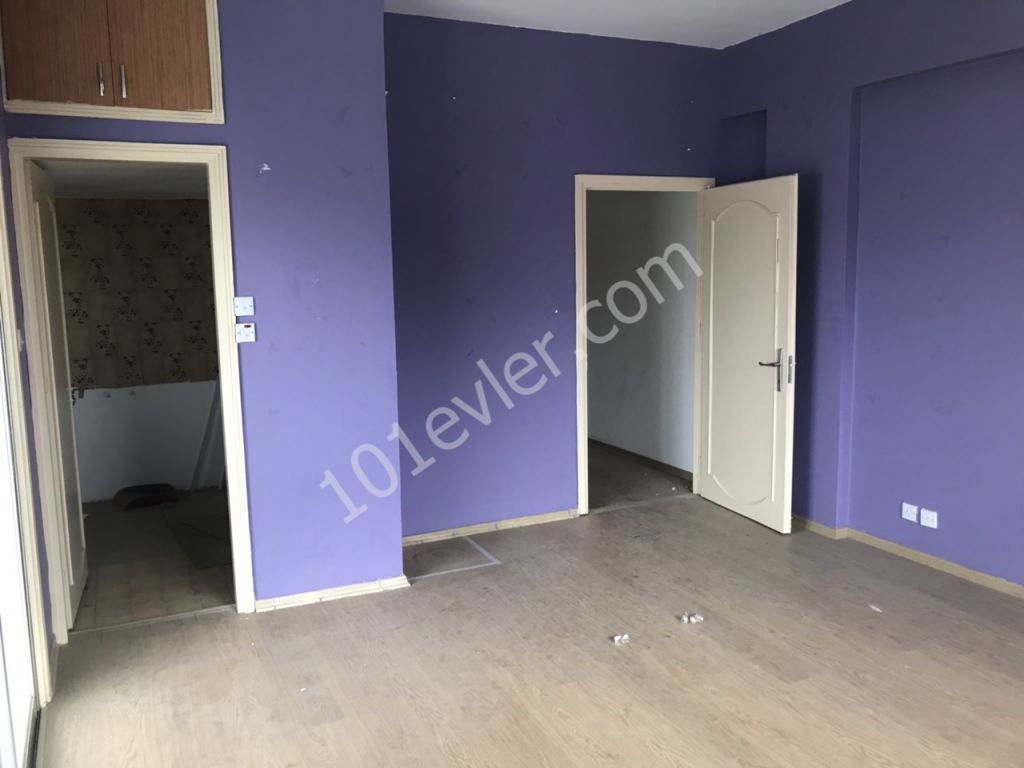 Lefkoşa K.Kaymaklı’da 5+2 280 m2 Kiralık İşyeri 4000 TL