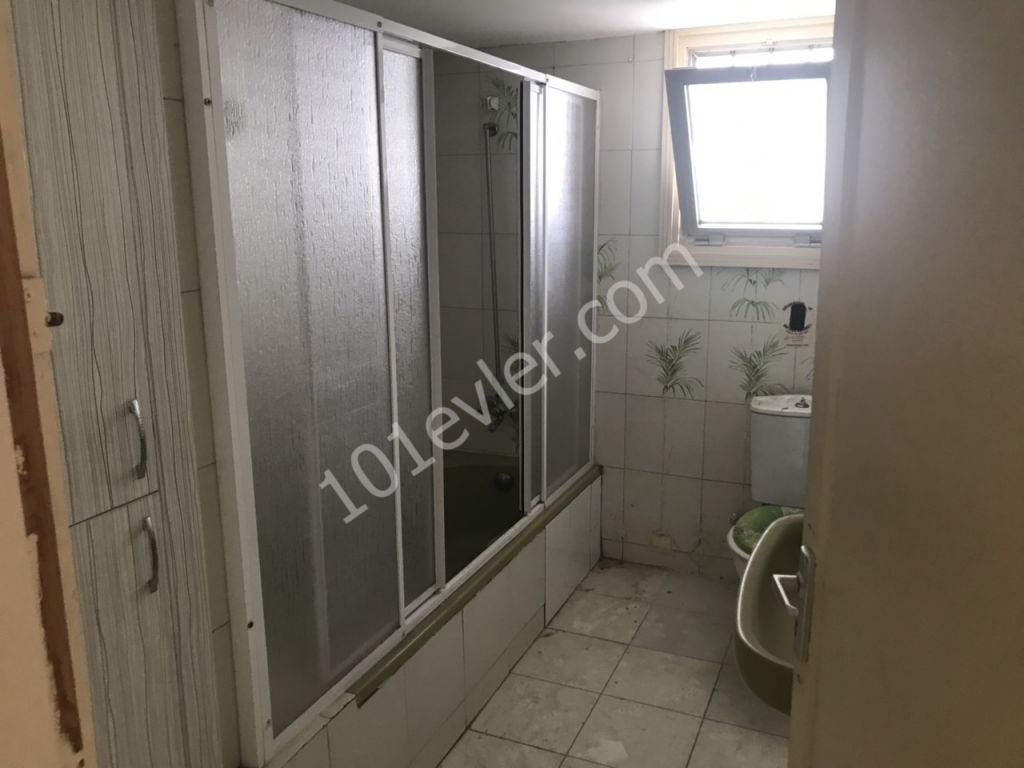 Lefkoşa K.Kaymaklı’da 5+2 280 m2 Kiralık İşyeri 4000 TL