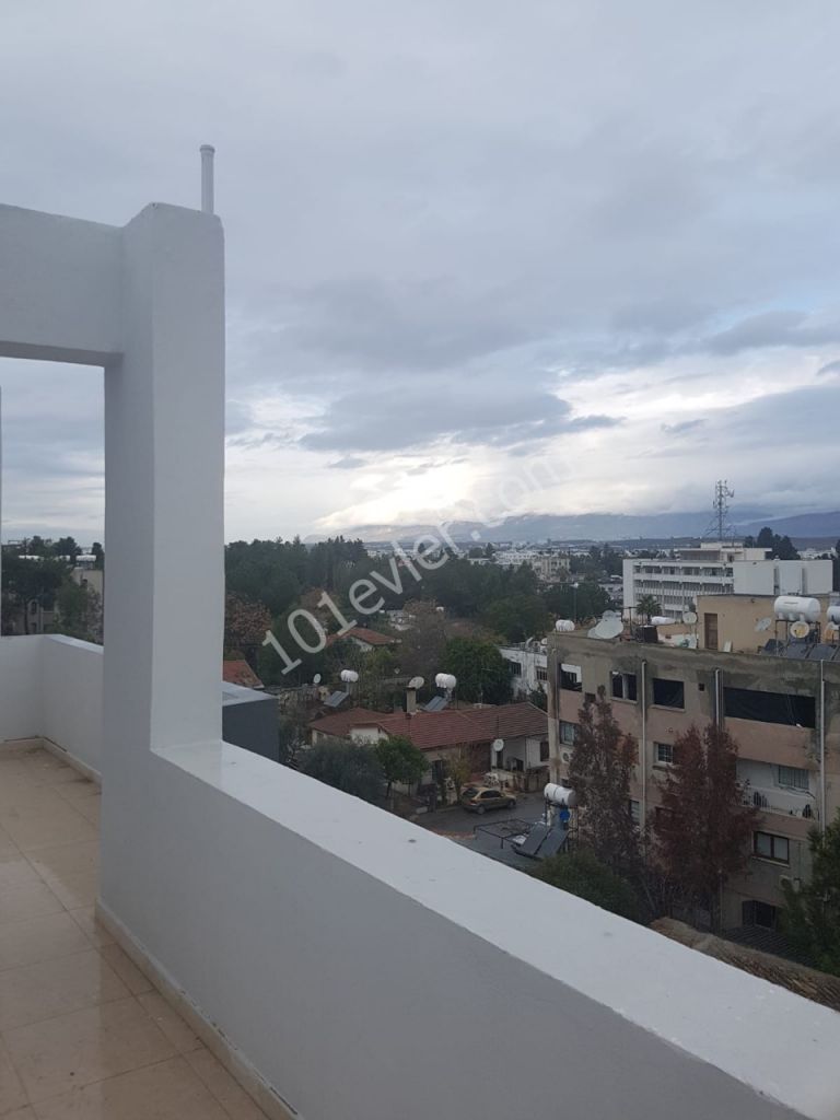 Küçük Kaymaklı’da 2+1 Satılık Penthouse Daire 62000 STG