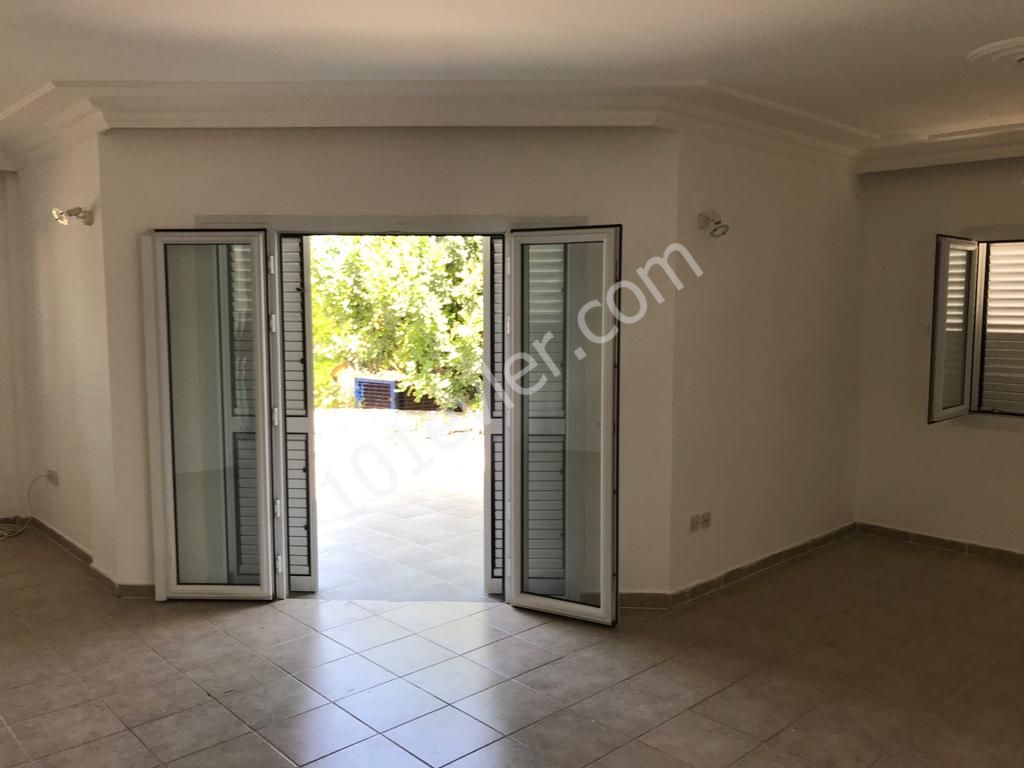 Girne Çatalköy'de 3+1 Eşyasız Kiralık Villa 450 STG