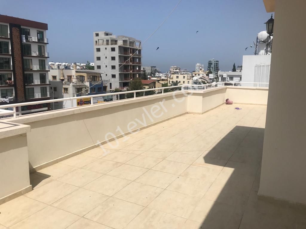 Yukarı Girne'de 3+1 Satılık Penthouse 85000 STG