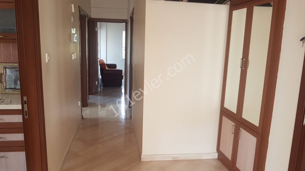 Girne Merkez'de 3+1 Eşyasız Satılık Daire 630000 TL