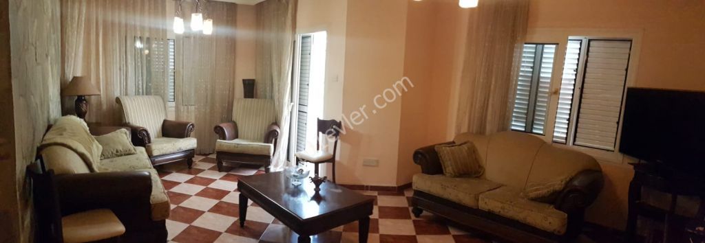 Girne Merkez'de 3+1 Eşyalı Kiralık Daire 3000 TL