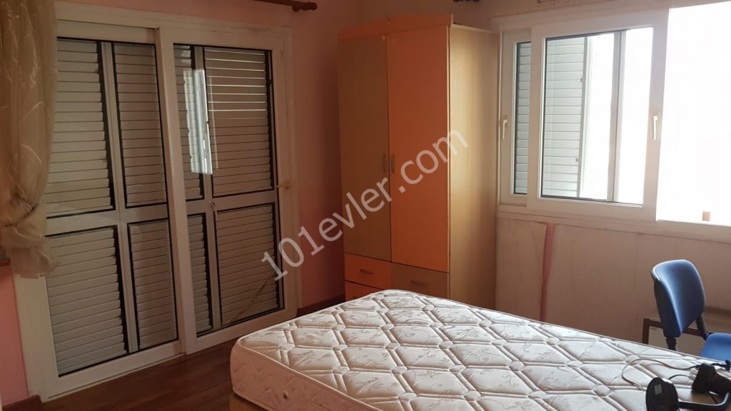 Girne Merkez'de 3+1 Eşyalı Kiralık Daire 3000 TL